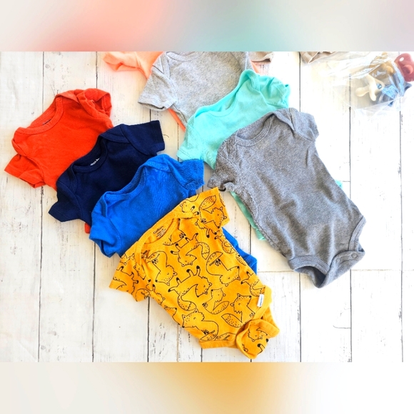 Large LOT of 16 Pieces Newborn Onesies, Clothes, New Socks, New Pacifiers - Picture 2 of 9